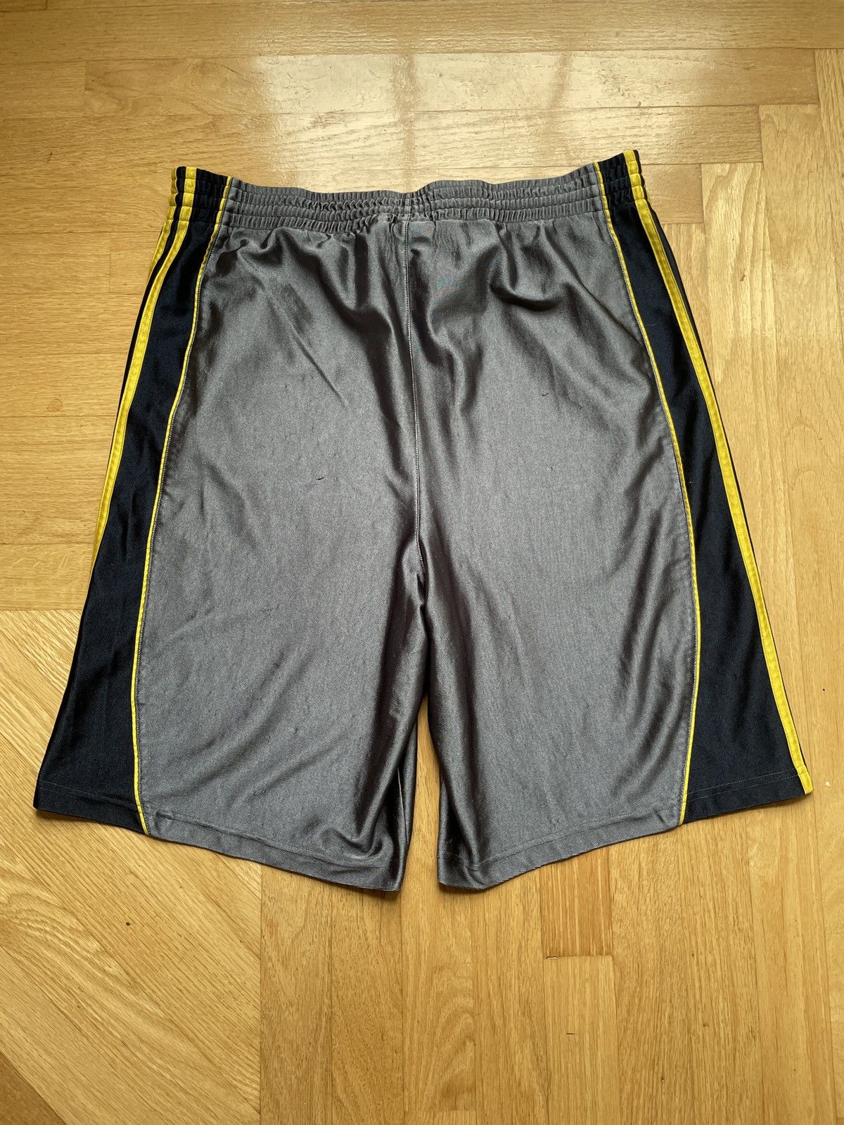 Adidas VTG 00’s Adidas Y2K Basketball Baggy Shorts Shiny Gray Large Size US 34 / EU 50 - 4 Thumbnail