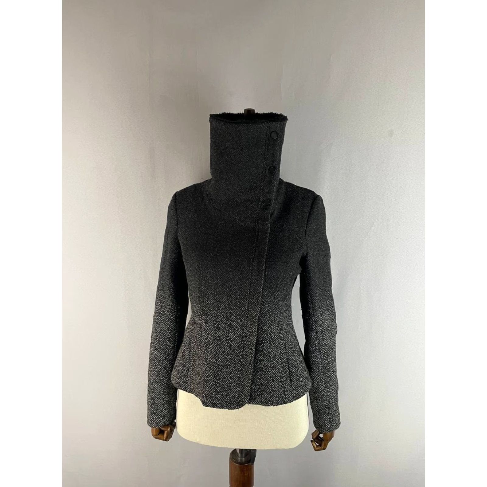 Armani Exchange Armani Exchage Womens Jacket Wool Zip Faux Fur Collar Black Size M Coat Mid-Length White? Size M / US 6-8 / IT 42-44 - 5 Thumbnail