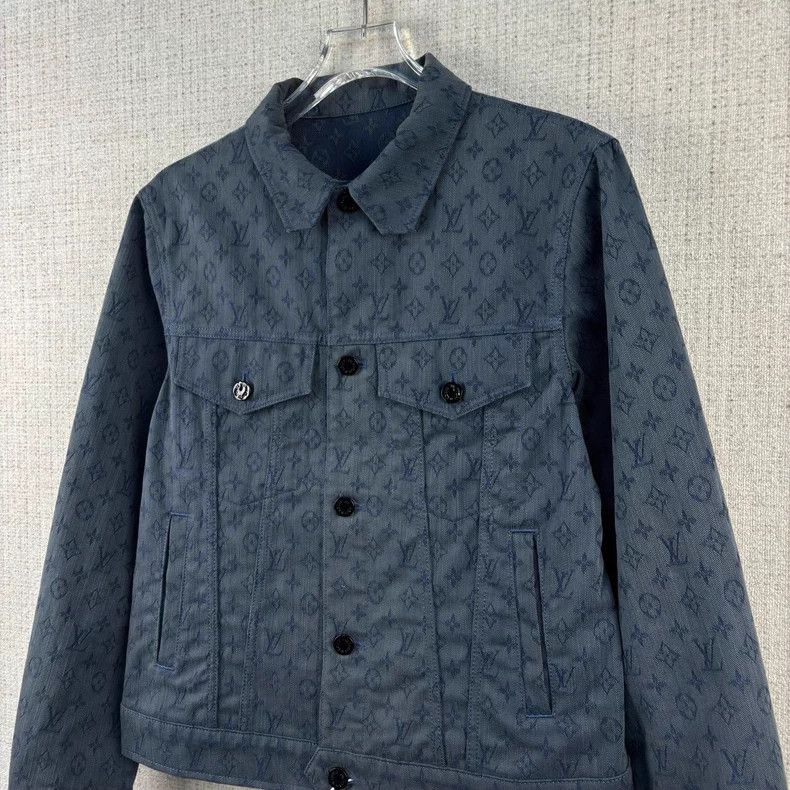 Louis Vuitton Louis Vuitton Logo full-print single-breasted casual long- Size US S / EU 44-46 / 1 - 2 Thumbnail