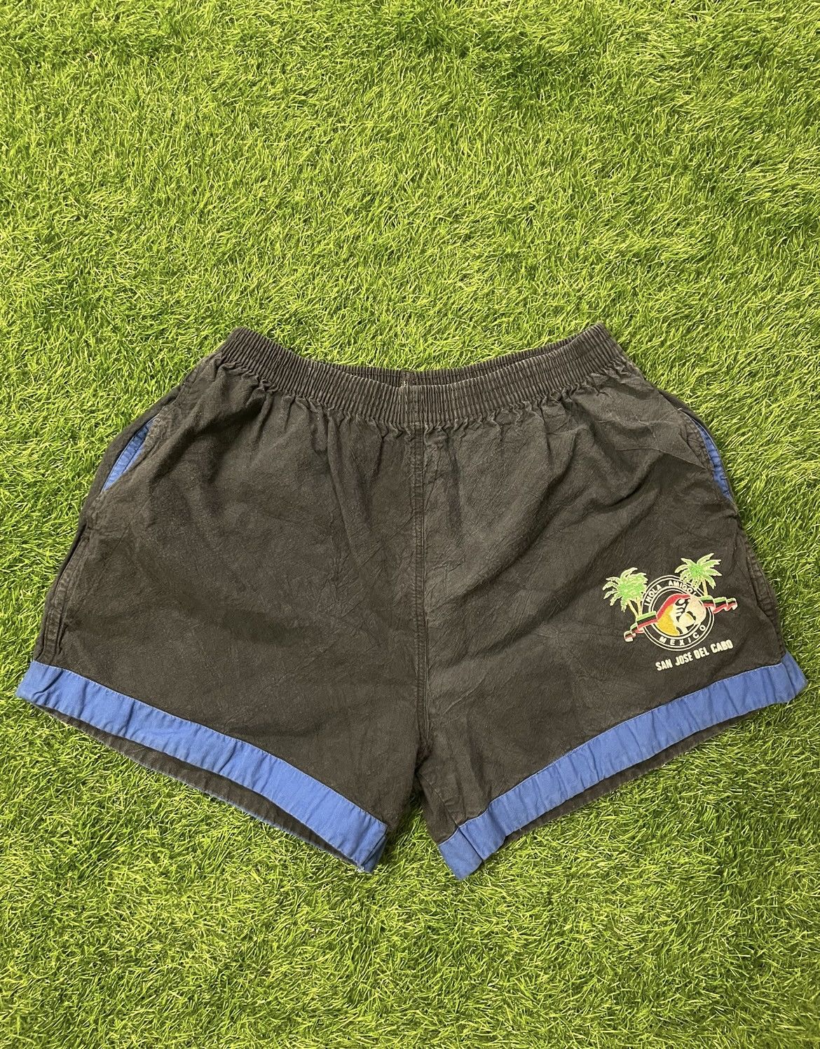 Vintage Mexico Parrot Shorts Size Large Size US 34 / EU 50 - 1 Thumbnail