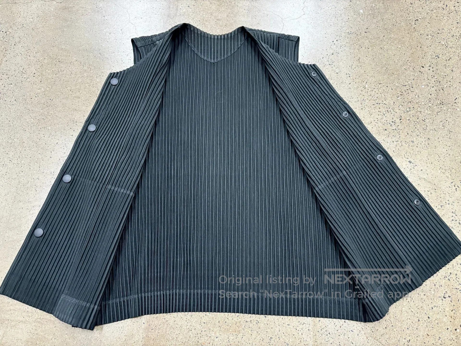 Pleats Please Issey Miyake Issey Miyake Pleated Button Vest. Size US L / EU 52-54 / 3 - 7 Thumbnail