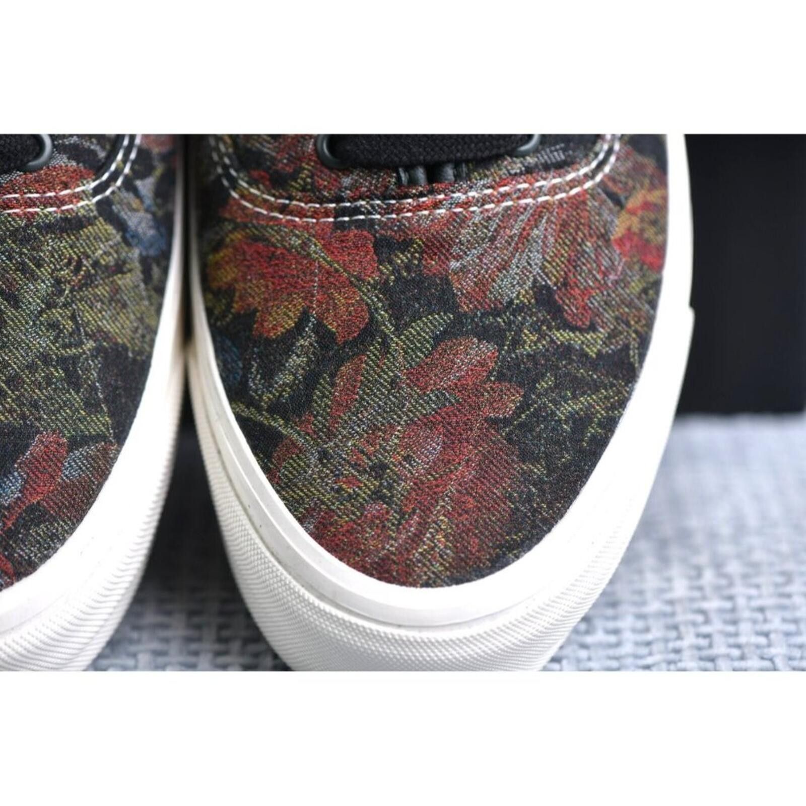 Vans VANS U LX AUTHENTIC REISSUE 44 JACQUARD FLORAL Size US 11 / EU 44 - 12 Thumbnail