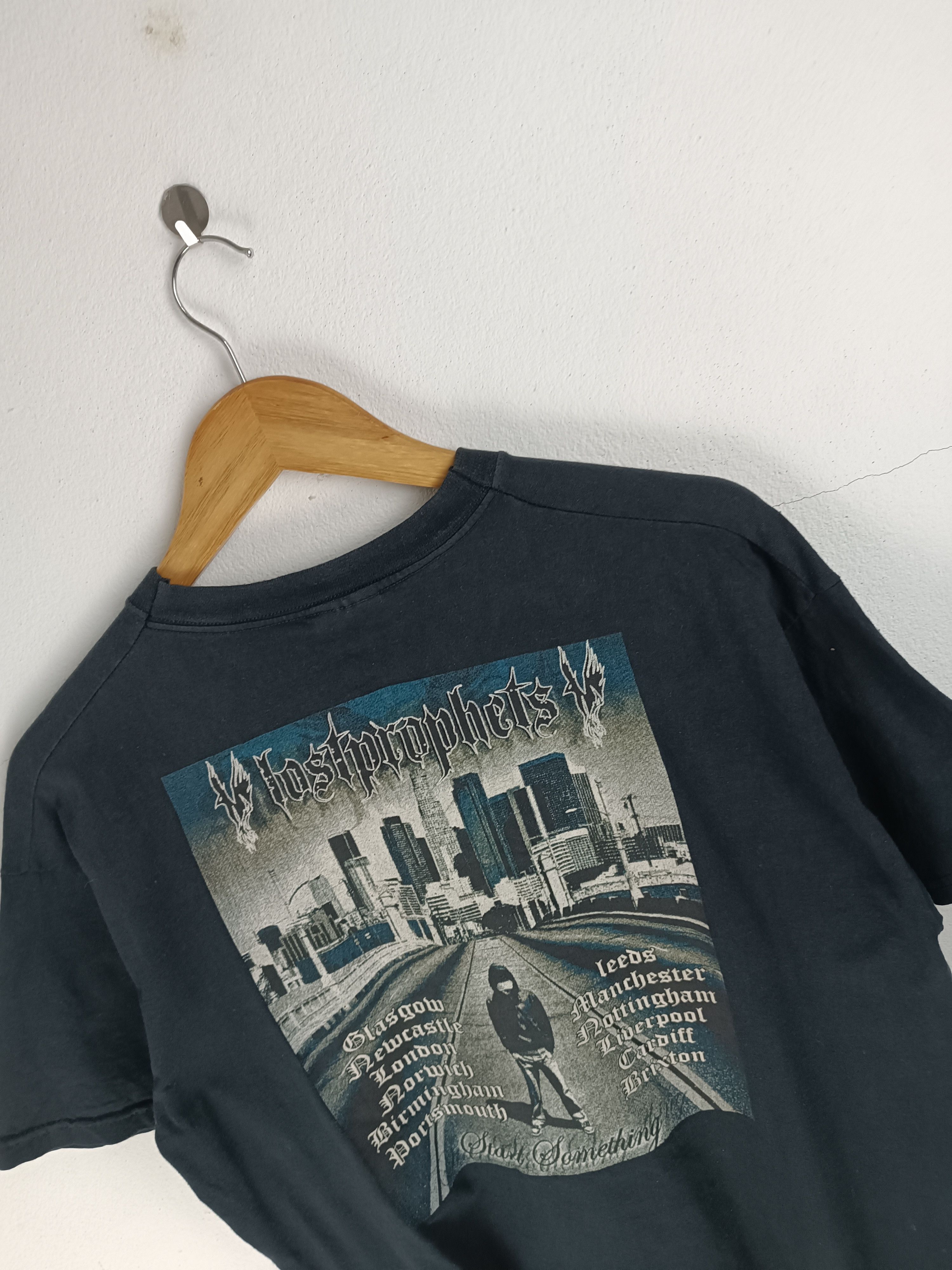 Band Tees VINTAGE 2000s LOSTPROPHETS TOUR EMO ERA BAND TEES Size US L / EU 52-54 / 3 - 12 Thumbnail