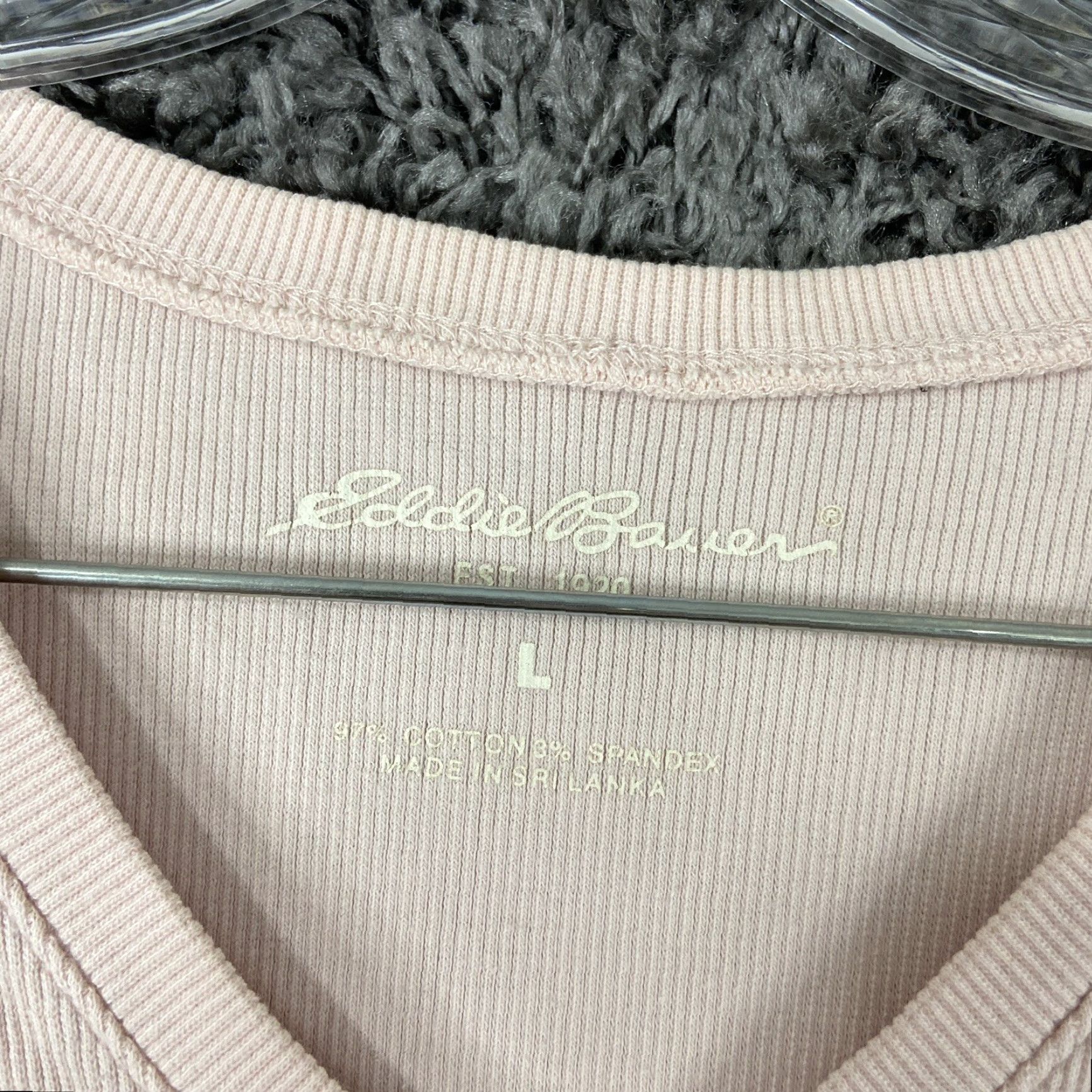 Eddie Bauer VINTAGE? Wait: Eddie Bauer Pink Blouse Women L V-Neck Blouse Women Adult Large Pink V-Neck Eddie Bauer Womens L Size L / US 10 / IT 46 - 6 Thumbnail
