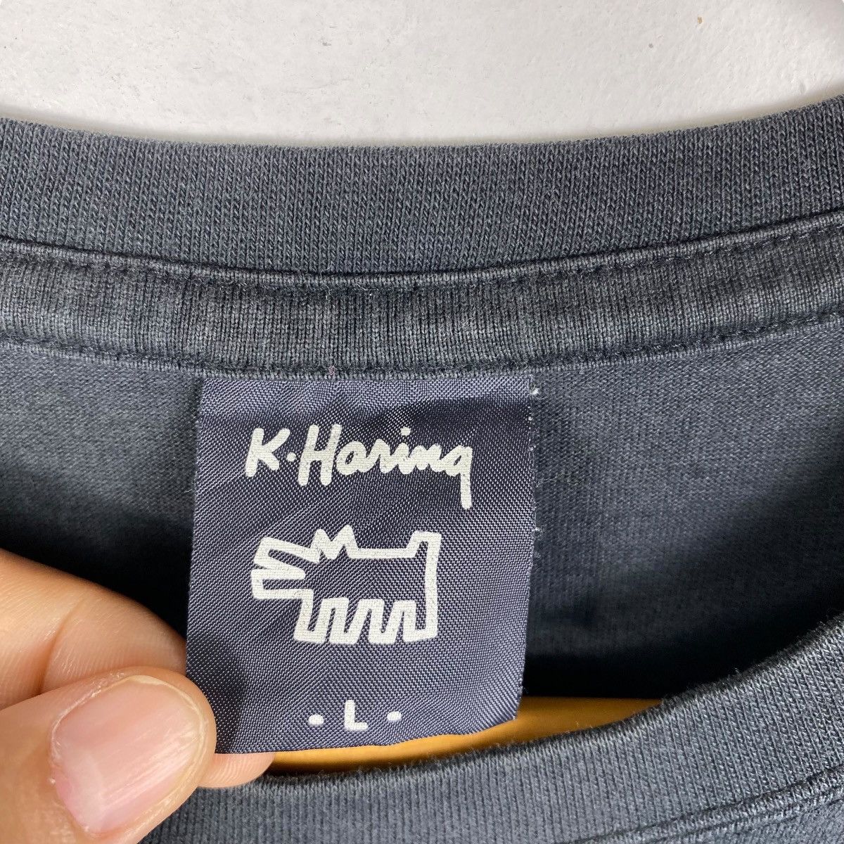 Keith Haring Vintage 00's KEITH HARING Black On Black Logo Faded Tee Size US L / EU 52-54 / 3 - 7 Thumbnail
