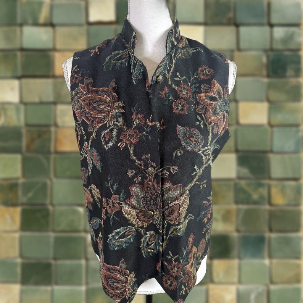 Vintage VINTAGE Vest Womens M Black Floral Tapestry 80s 90s Bohemian Hipster Flower Craft Jacket Co​ttagecore Size M / US 6-8 / IT 42-44 - 1 Thumbnail