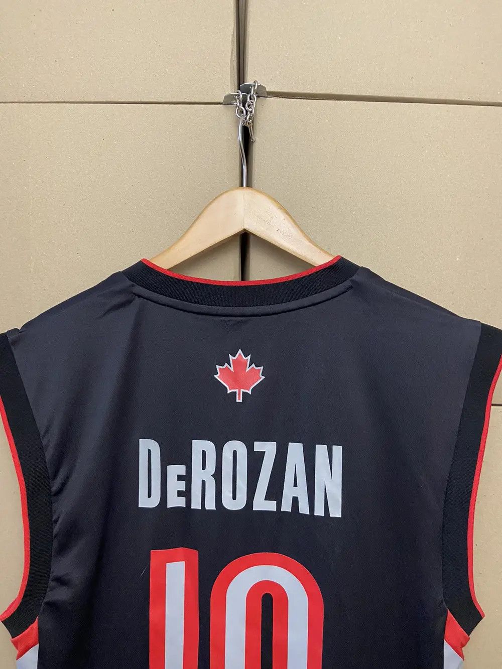 Adidas VINTAGE ADIDAS TORONTO DEROZAN 10 BASKETBALL NBA JERSEY USA Size US S / EU 44-46 / 1 - 4 Thumbnail