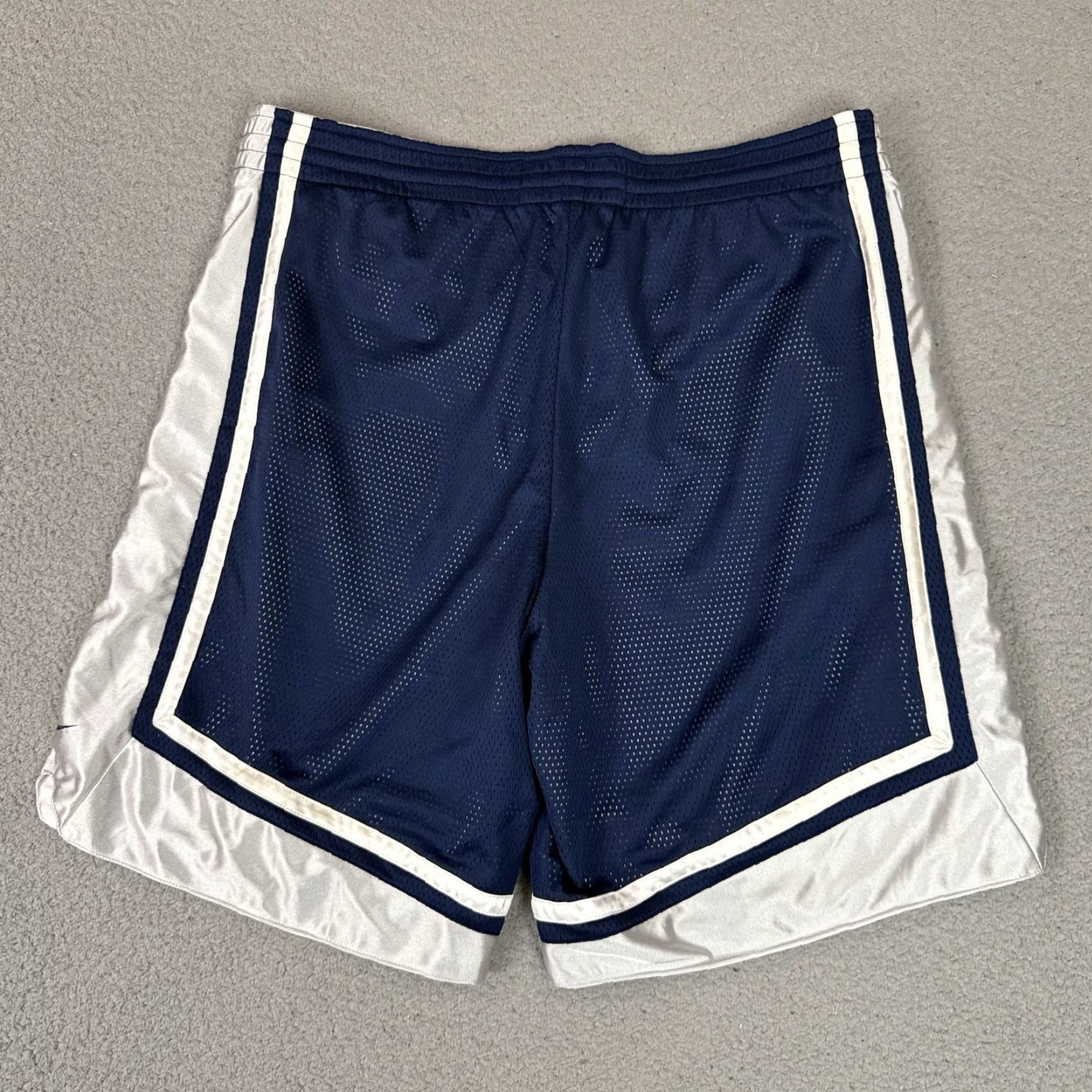 Nike VINTAGE Nike Basketball Shorts Adult M Blue Silver Dazzle Reversible 90s Logo Athletic Mens Shorts Size US 31 - 4 Thumbnail