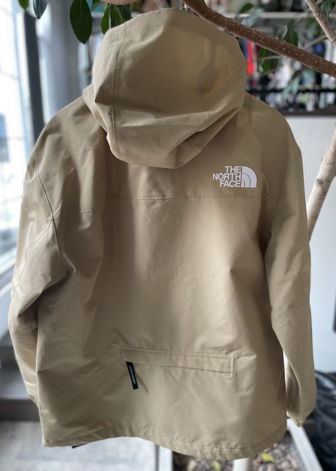 The North Face North Face Men's Packable Hooded Jacket Size US M / EU 48-50 / 2 - 2 Thumbnail