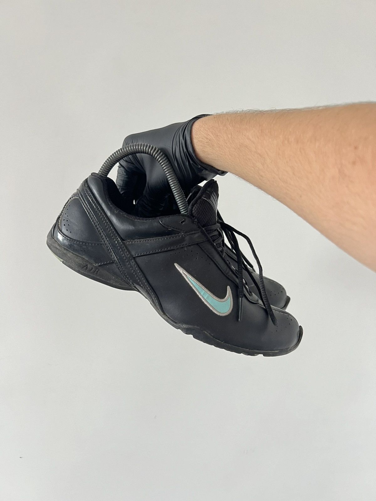 Nike Y2k Nike Leather Low Sneakers Vintage 38.5 Size US 8.5 / IT 38.5 - 1 Thumbnail