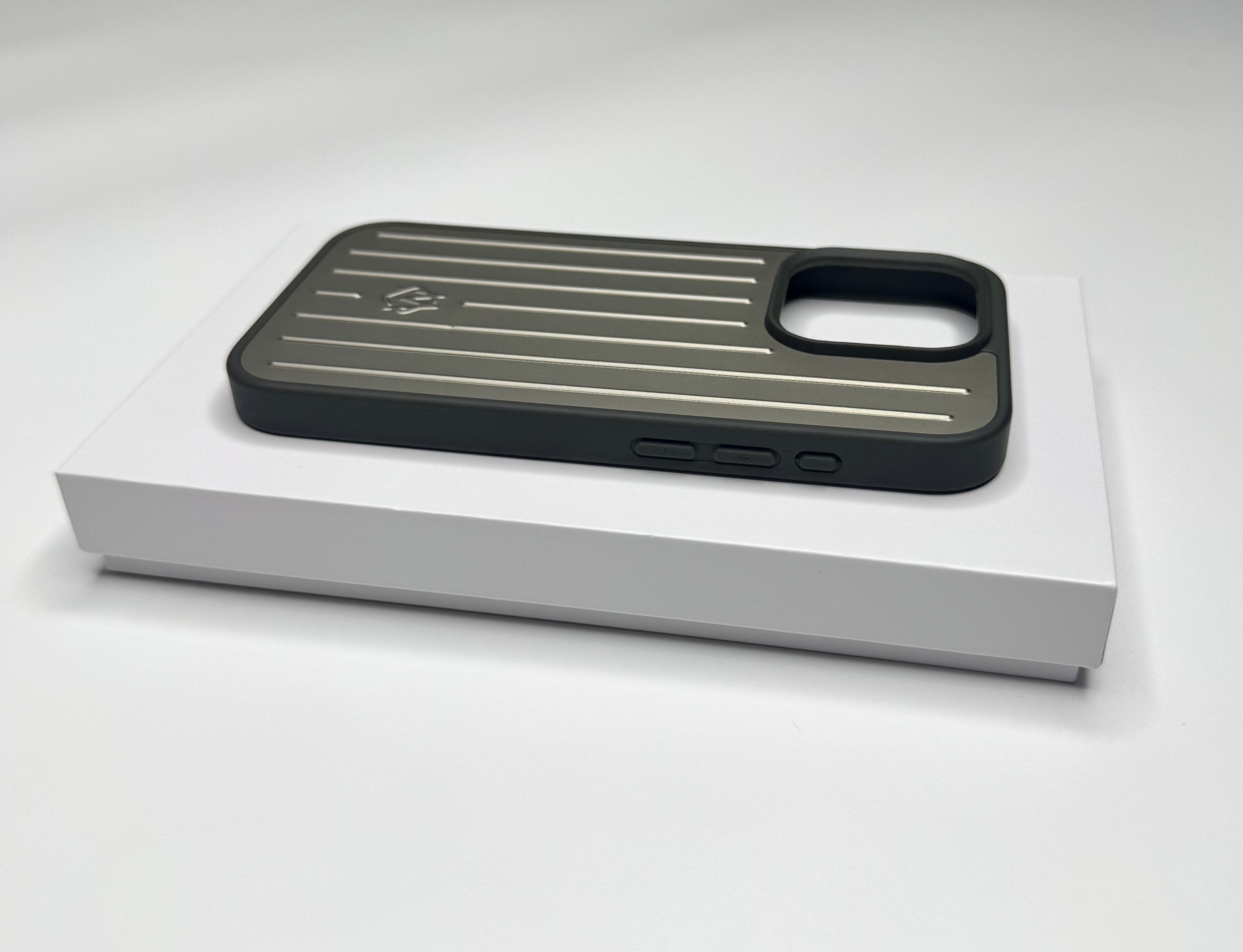 Rimowa Polycarbonate Case Iphone 15 Pro Gold/Graphite W/ Box, Men's — image 6 of 6