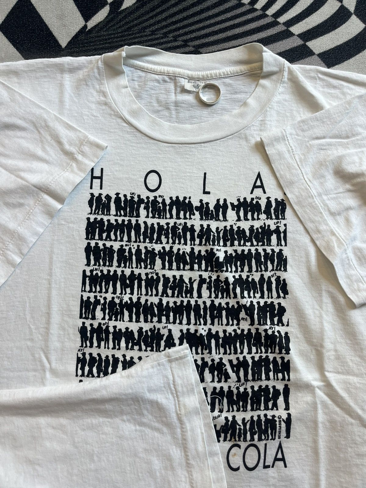 Arts & Science Vintage 90s HOLA Sevilla Spain Souvenir Tee Size US L / EU 52-54 / 3 - 7 Thumbnail
