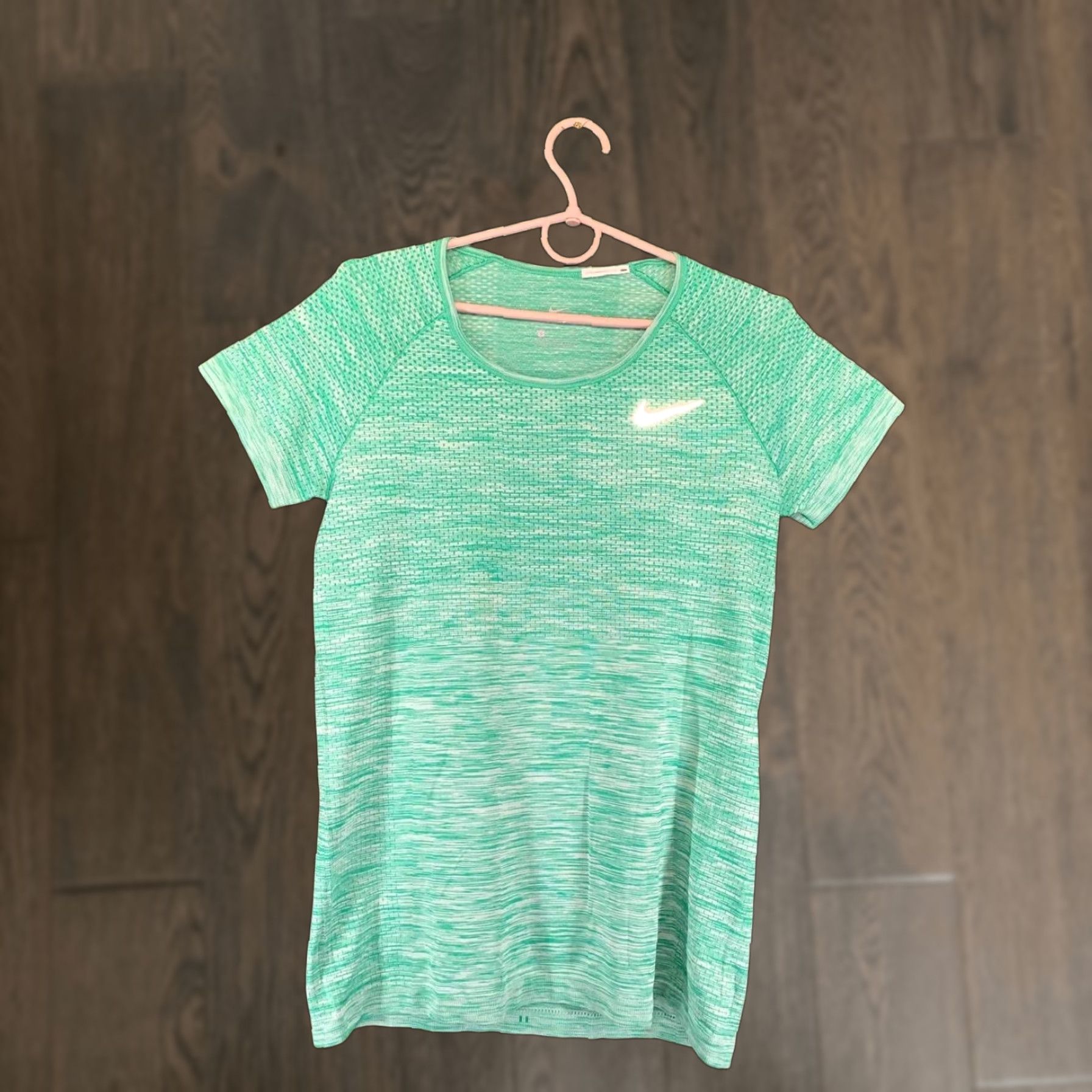 Nike NIKE DRI-FIT ORIGINAL RUN RUNNING WOMEN TRAINING SHIRT JERSEY SIZE S SMALL GREEN Women Shirt S Green Nike Dri-Fit Run Training jersey Size S / US 4 / IT 40 - 1 Thumbnail