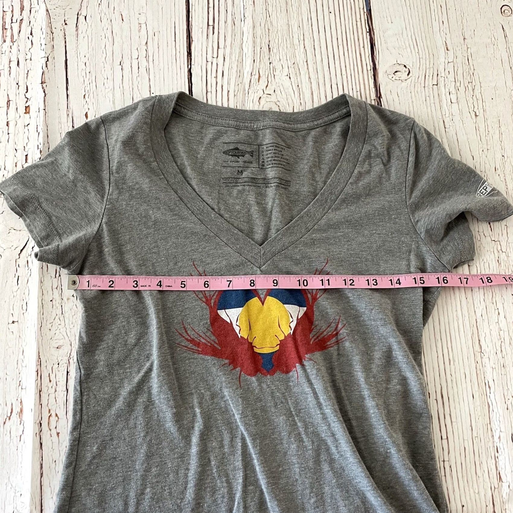 Vintage RepYourWater V-Neck T Shirt Women’s Medium Gray Short Sleeve Fishing Shirt Size M / US 6-8 / IT 42-44 - 5 Thumbnail