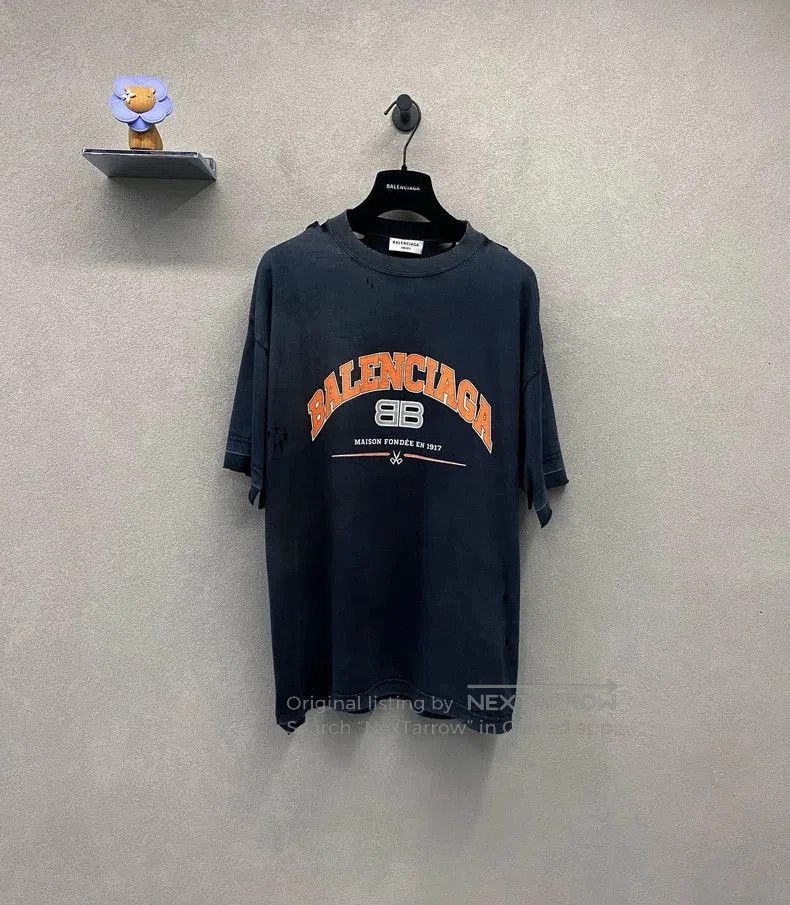 Balenciaga Balenciaga BB Logo Distressed Short Sleeve T-Shirt. Size US L / EU 52-54 / 3 - 1 Thumbnail