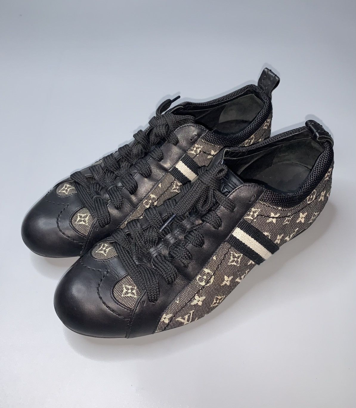 Louis Vuitton Louis Vuitton Mini Lin Monogram Sneakers Size US 5 / IT 35 - 2 Thumbnail