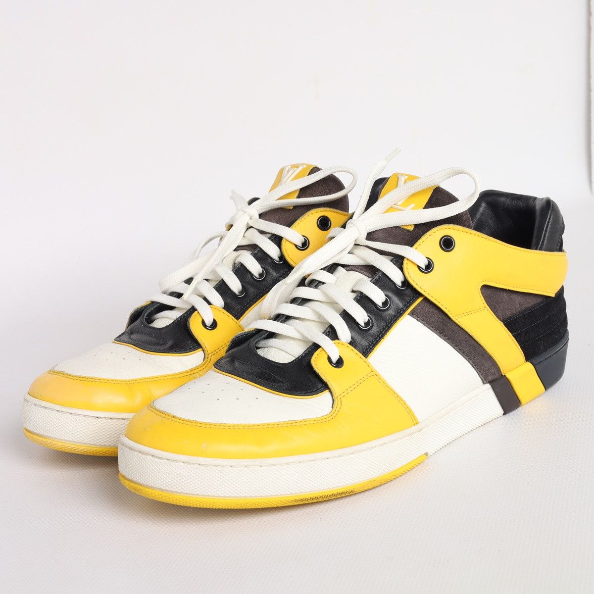 Louis Vuitton Louis Vuitton LV Trainers Yellow Black Ace Sneakers Leather Size US 9 / EU 42 - 1 Thumbnail