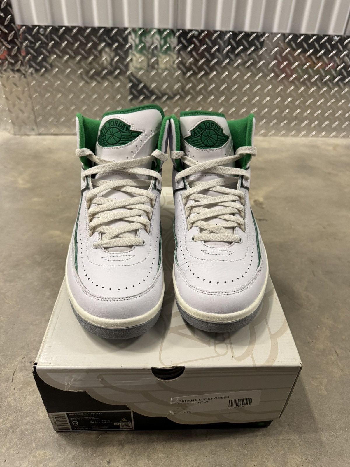 Jordan Brand Jordan 2 Retro Lucky Green Size 9 Size US 9 / EU 42 - 4 Thumbnail