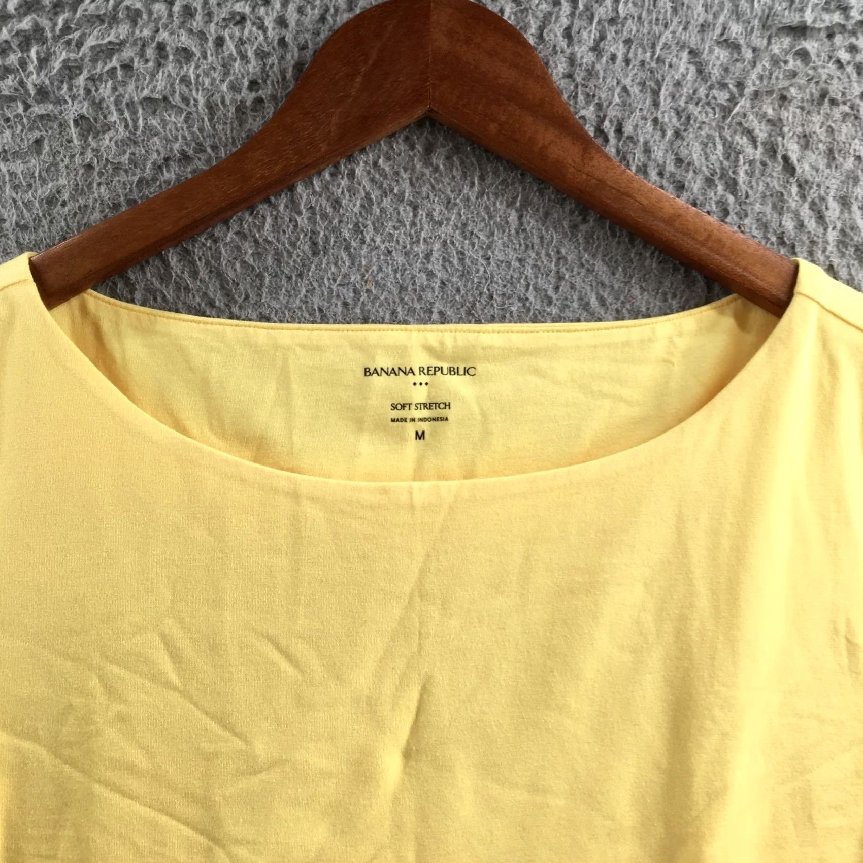 Banana Republic Banana Republic Shirt Womens M Soft Stretch Scoop Neck Yellow Short Sleeve Top Size M / US 6-8 / IT 42-44 - 3 Thumbnail