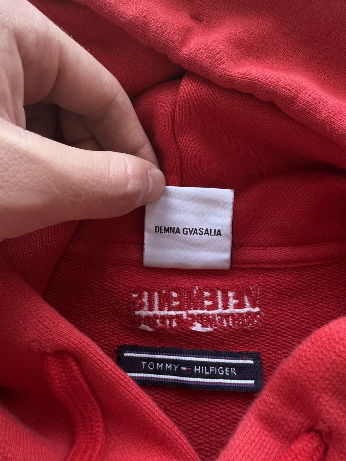 Tommy Hilfiger × Vetements Vetements X Tommy Hilfiger Red Oversize M Size Cotton Hoodie Pullover Sweatshirt Size US M / EU 48-50 / 2 - 10 Thumbnail