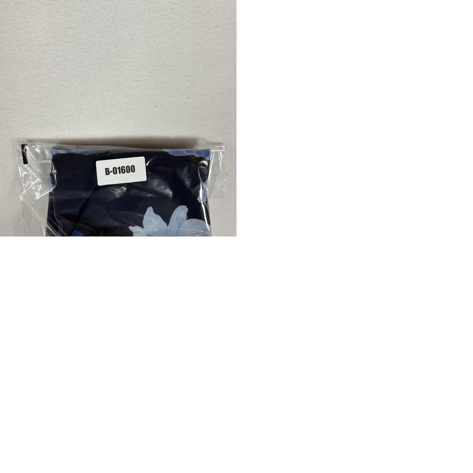 Old Navy Old Navy Active Elevate Legging Womens Medium Blue Floral Go Dry Activewear Gym Size 32" / US 10 / IT 46 - 9 Thumbnail
