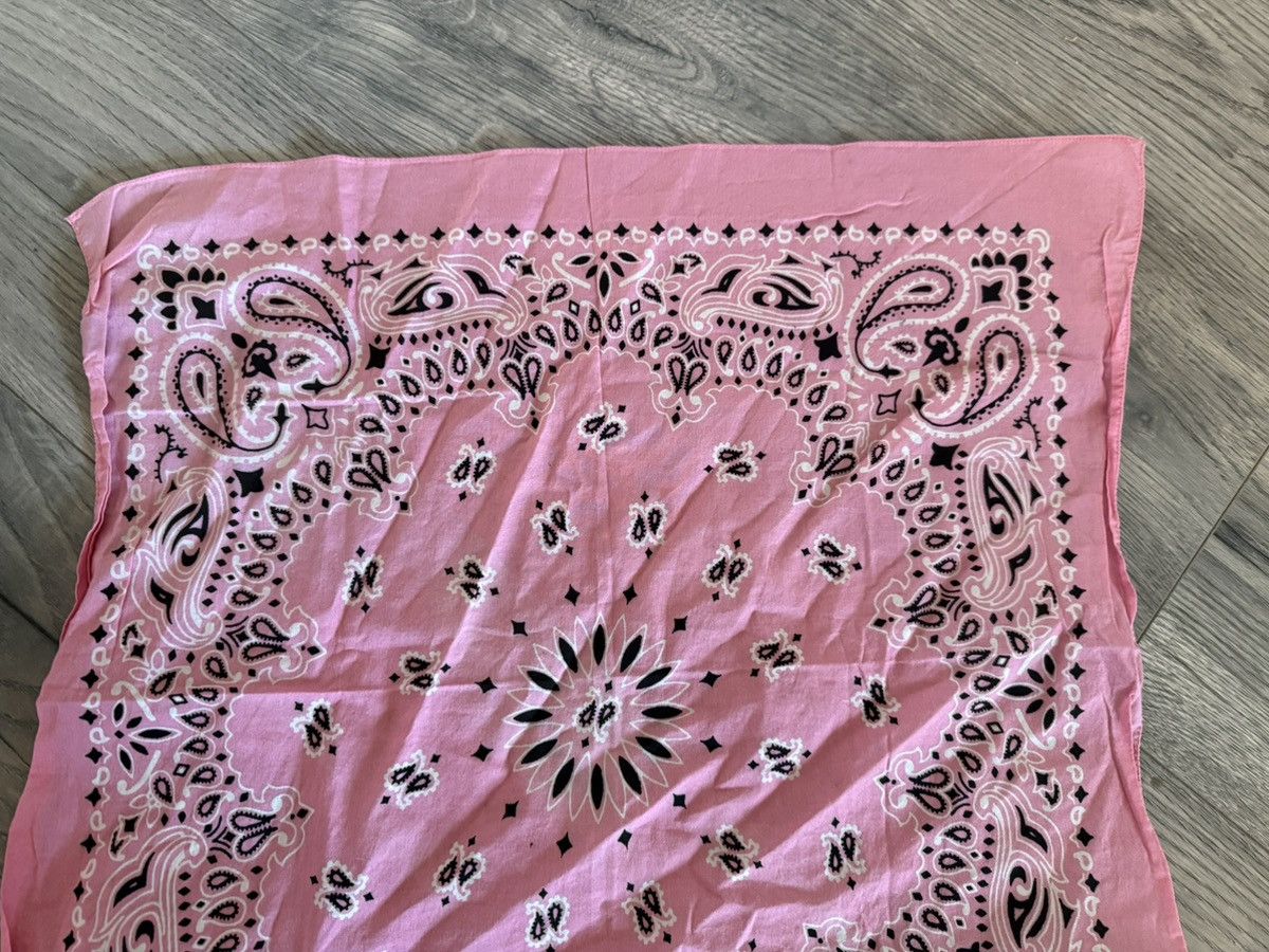 Saint Laurent Paris Saint Laurent Pink Paisley Bandana Size ONE SIZE - 3 Thumbnail