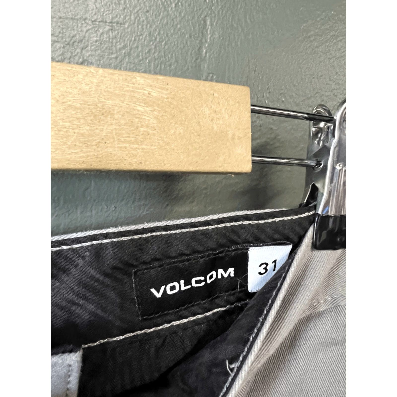 Volcom Volcom Shorts Mens 31 Khaki Beige Chino Size US 31 - 3 Thumbnail