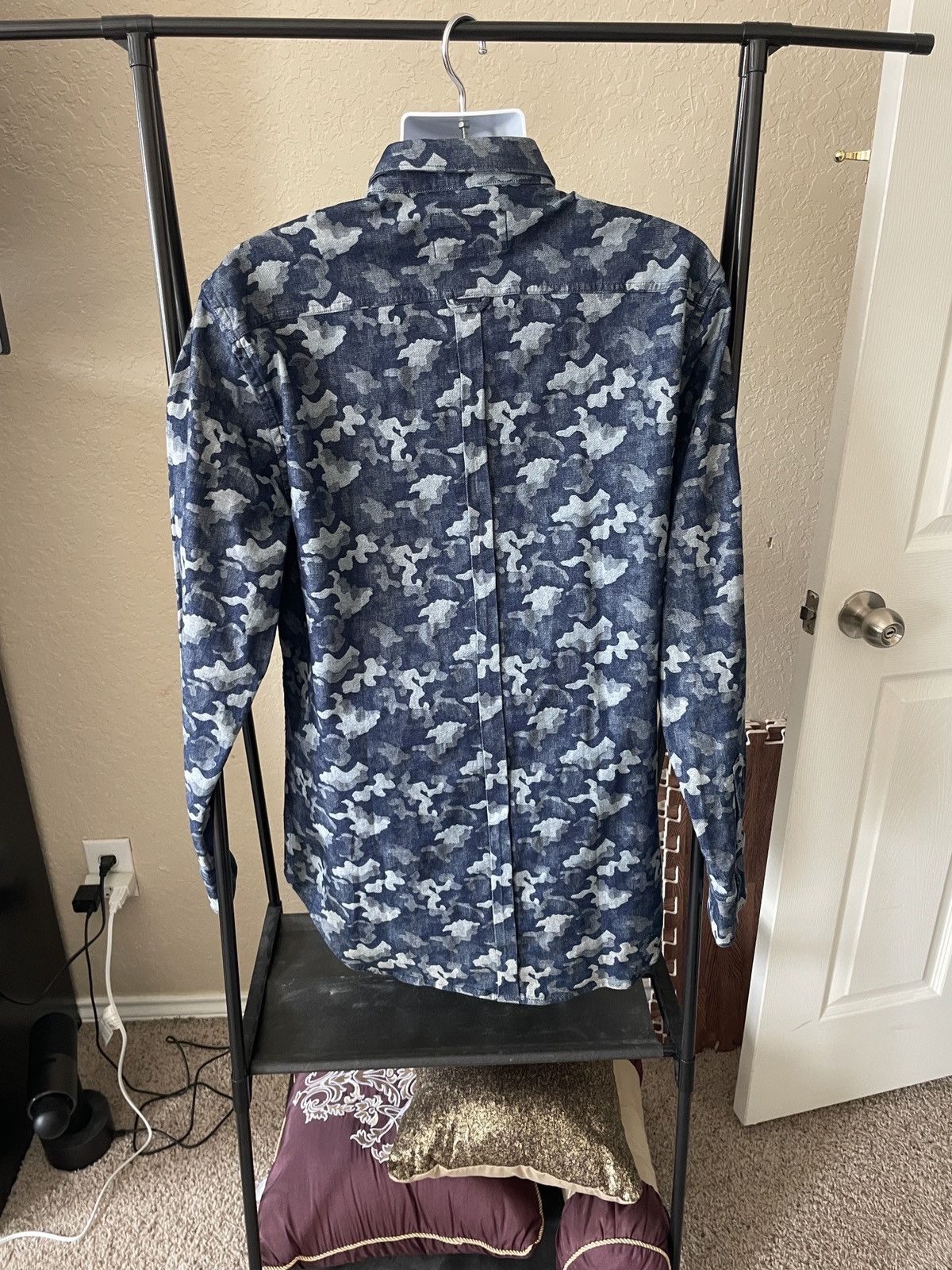 Zanerobe Denim Camo Exaggerated length button front shirt Size US XL / EU 56 / 4 - 5 Thumbnail