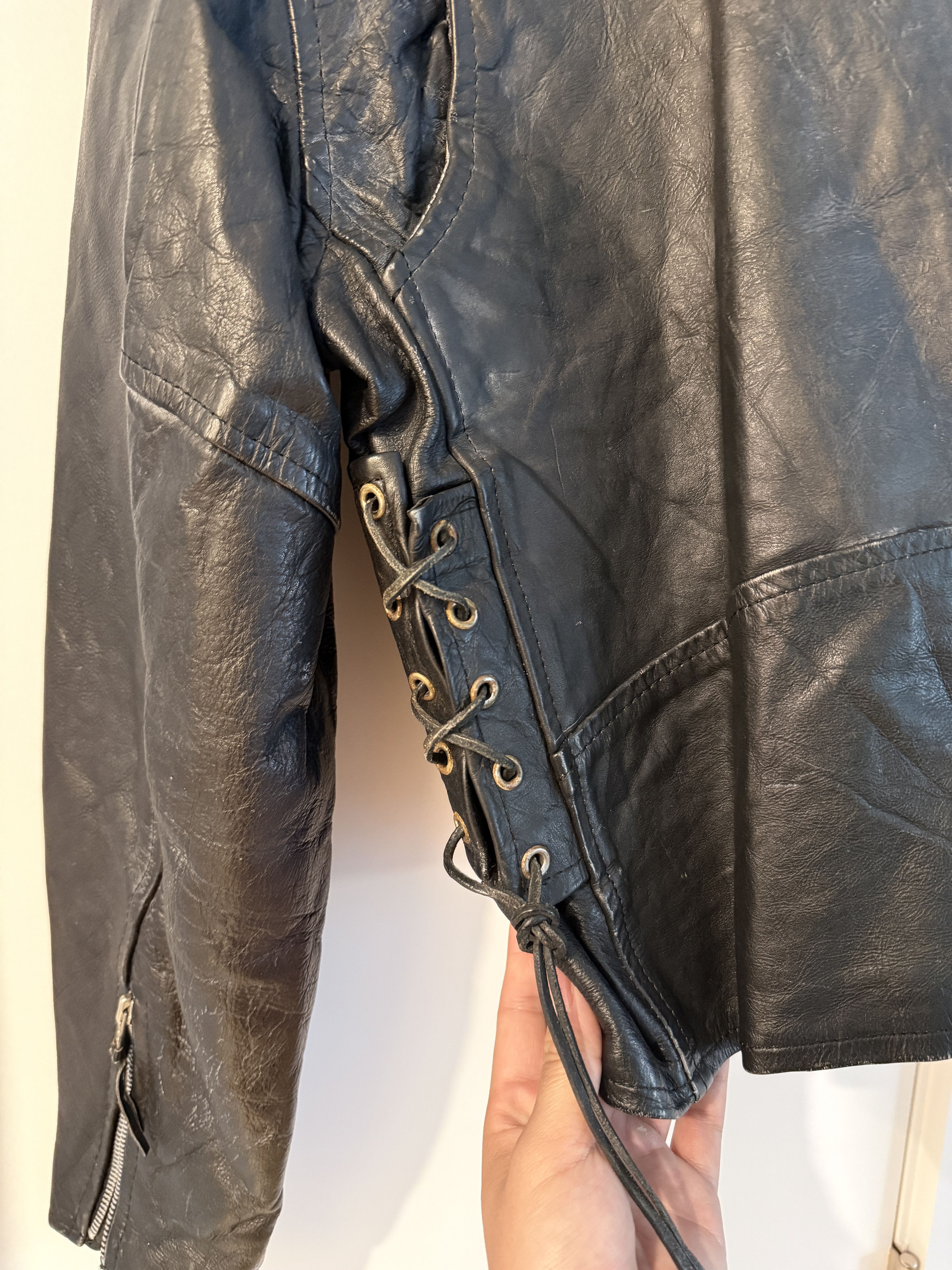 Other Vintage Black Leather Biker Jacket - Cropped Fit (Sz 42 / M) Size US M / EU 48-50 / 2 - 4 Thumbnail