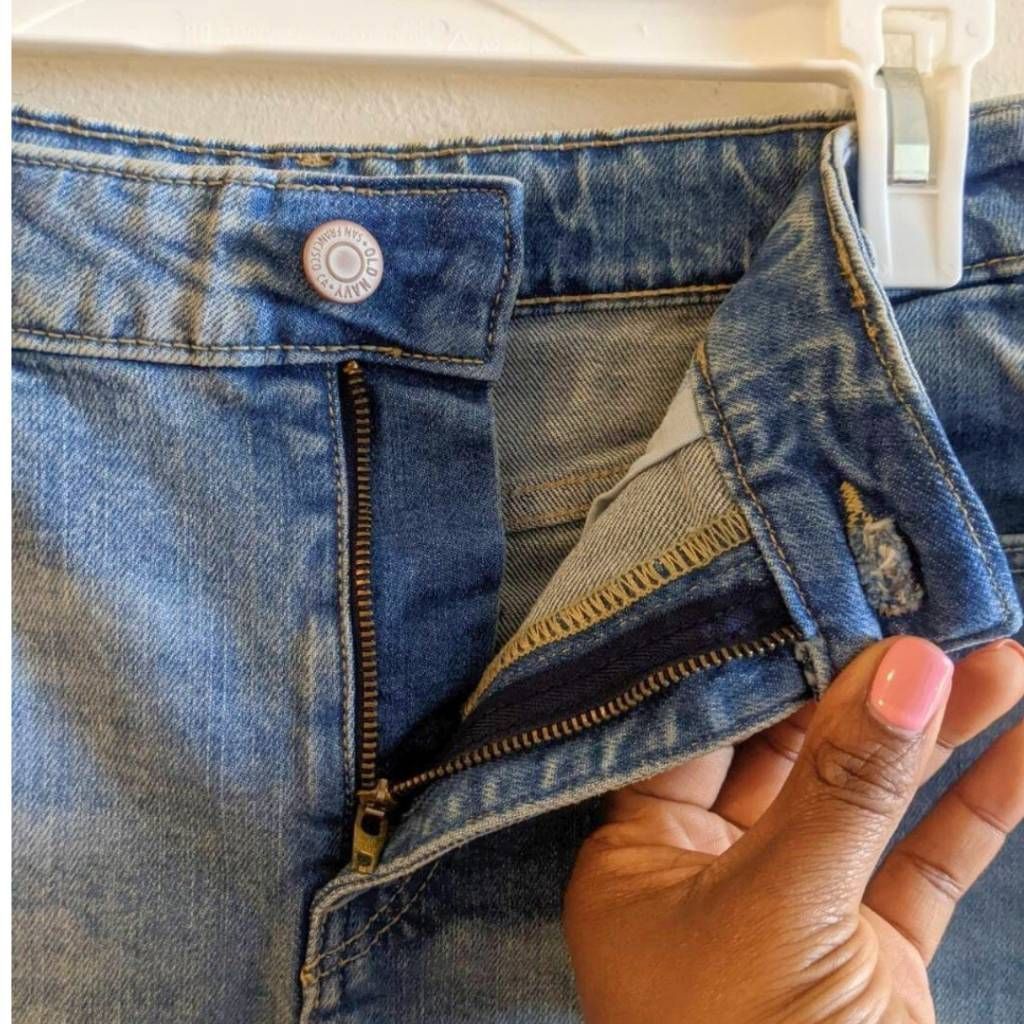 Old Navy Old Navy Women's Size 2 Denim Mini Skirt Medium Wash Raw Hem Size 26" / US 2 / IT 38 - 5 Thumbnail