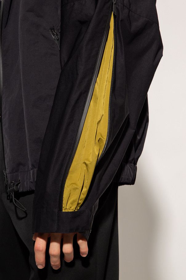 o1lv12m1024 Tech Nylon Jacket in Black