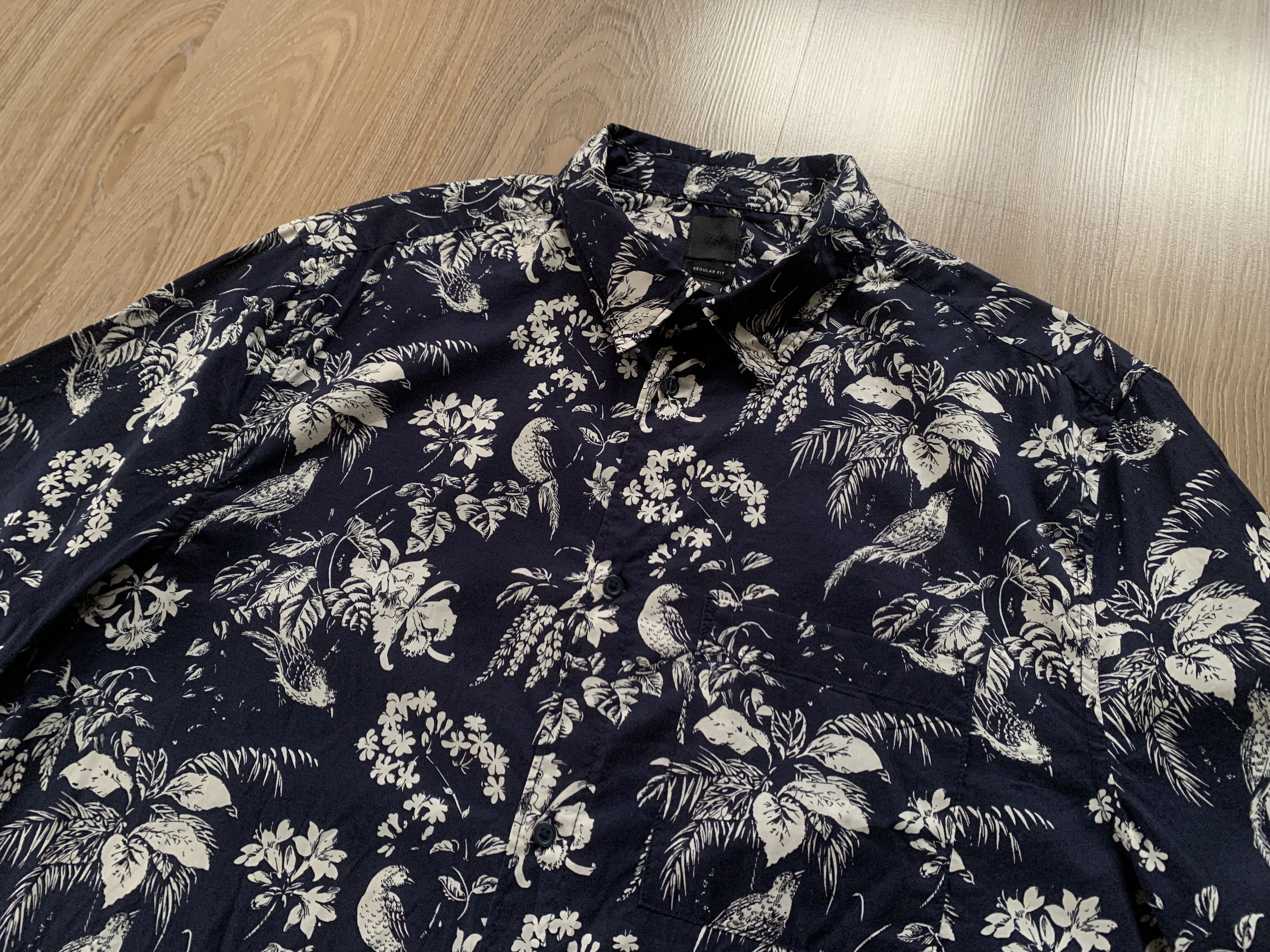 H&M H&M Hawaiian Shirt Flower Overprint Size US L / EU 52-54 / 3 - 4 Thumbnail