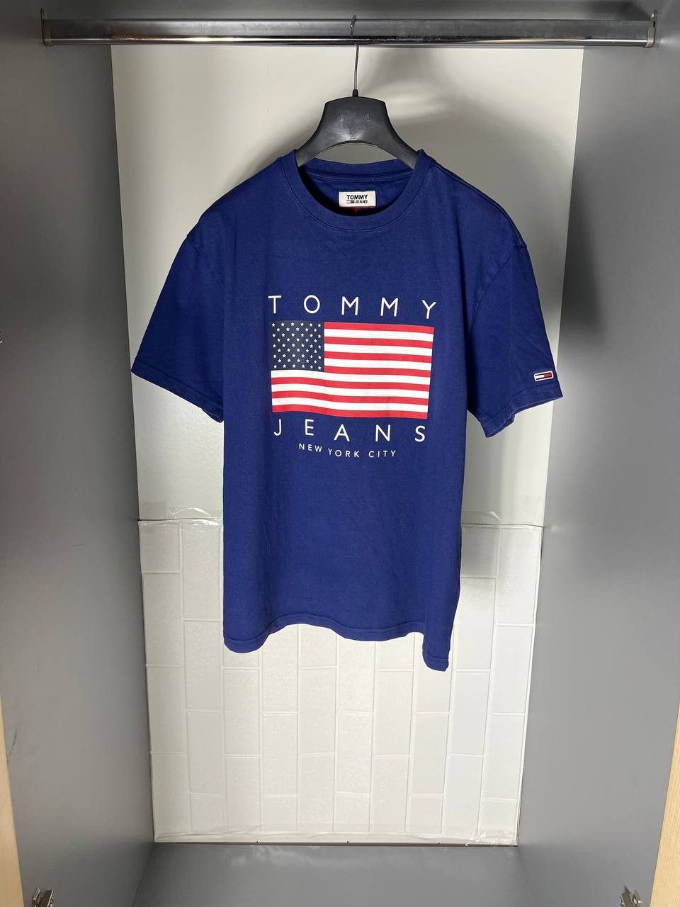 Tommy Hilfiger VINTAGE TOMMY HILFIGER JEANS NEW YORK CITY T-SHIRT USA FLAG Size US L / EU 52-54 / 3 - 1 Thumbnail