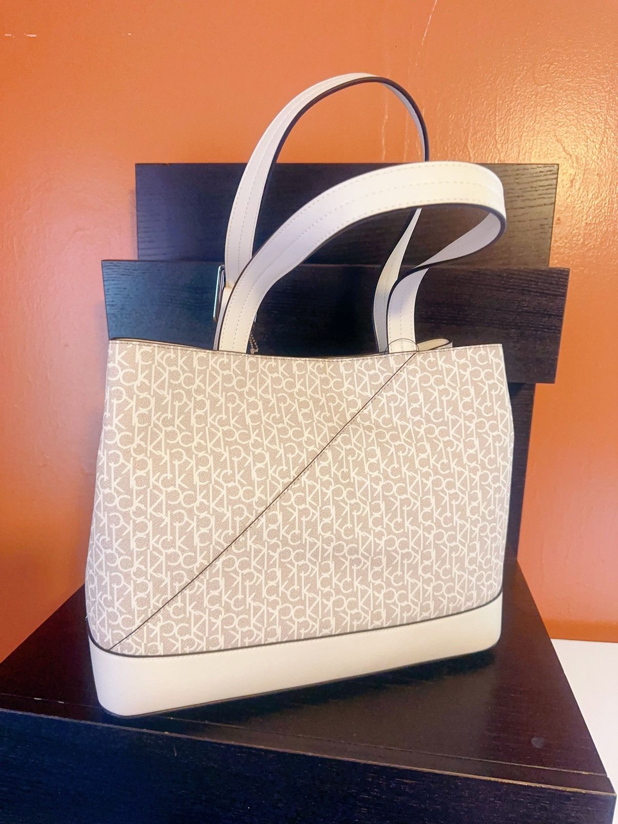 Calvin Klein Calvin Klein Almond White Logo Signature Triple Compartment Size ONE SIZE - 2 Thumbnail