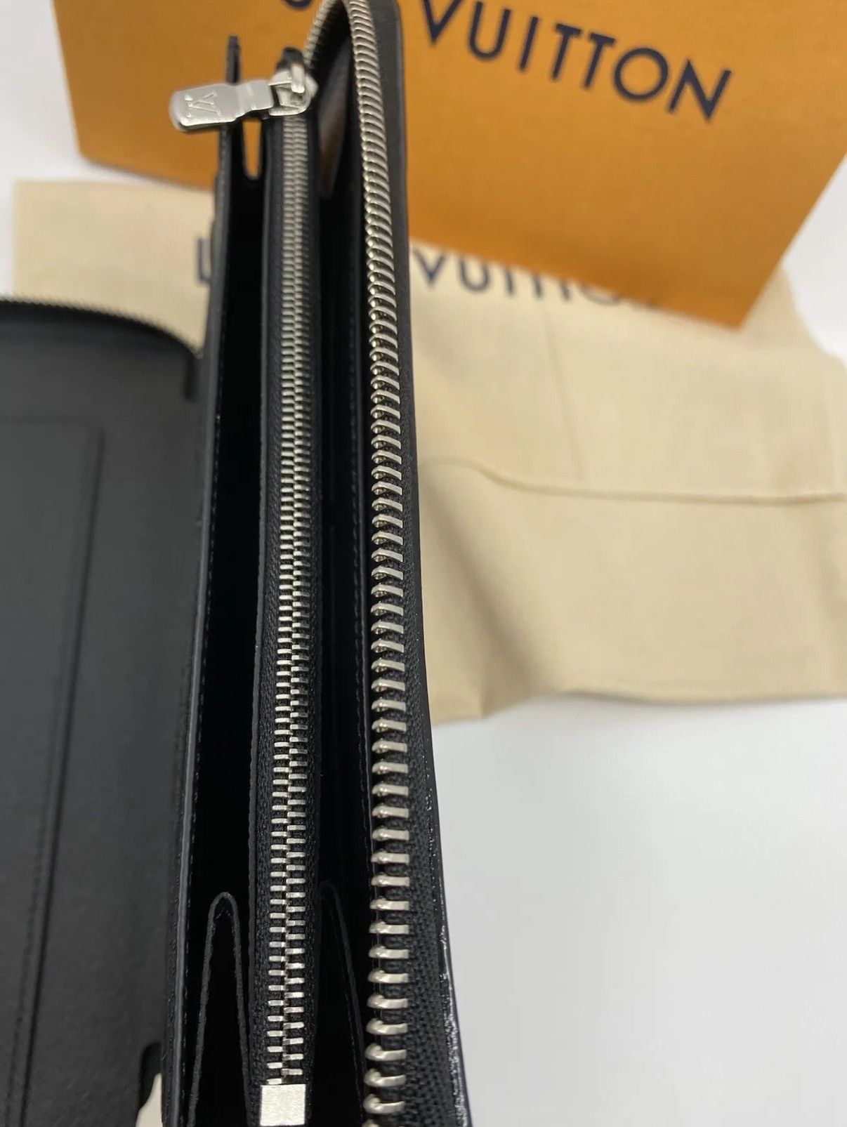 Louis Vuitton × Supreme Louis Vuitton X Supreme Zippy Wallet M67723 Black Epi Size ONE SIZE - 6 Thumbnail