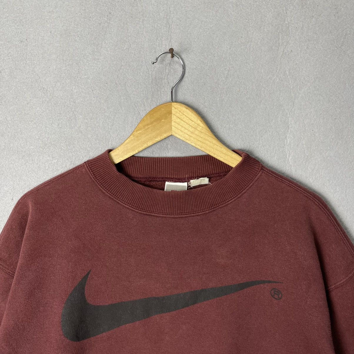 Nike Vintage Nike Swoosh Crewneck Sweatshirt – Burgundy (M) Size US M / EU 48-50 / 2 - 2 Thumbnail