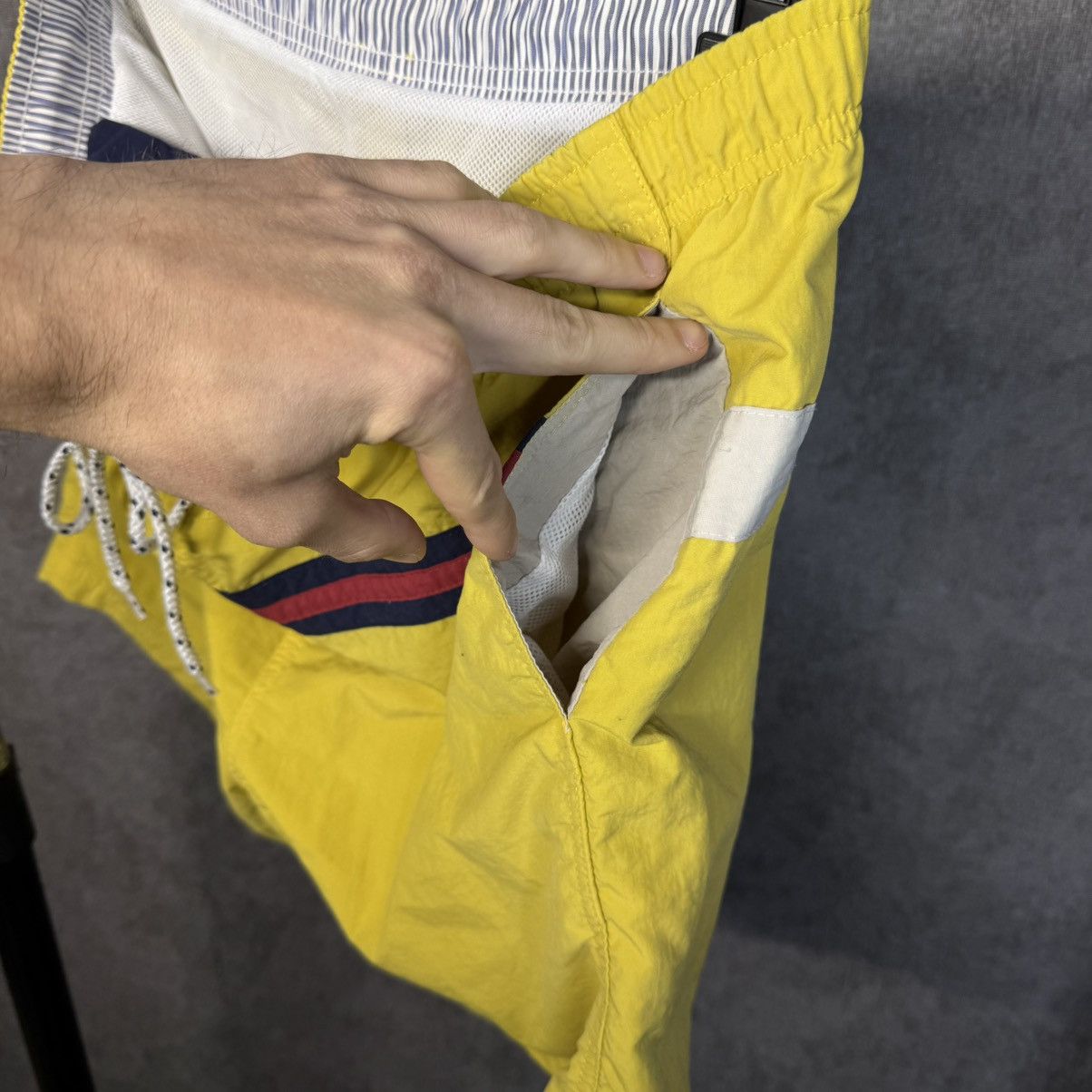 Tommy Hilfiger × Vintage Y2K Vintage Tommy Hilfiger big logo nylon shorts Size US 32 / EU 48 - 7 Thumbnail