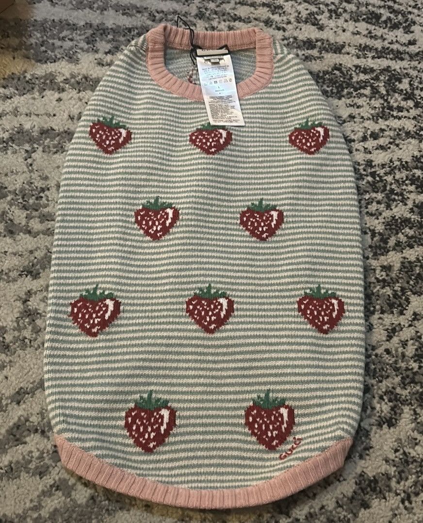 Gucci Gucci Strawberry Wool Dog Sweater size L Size ONE SIZE - 3 Thumbnail