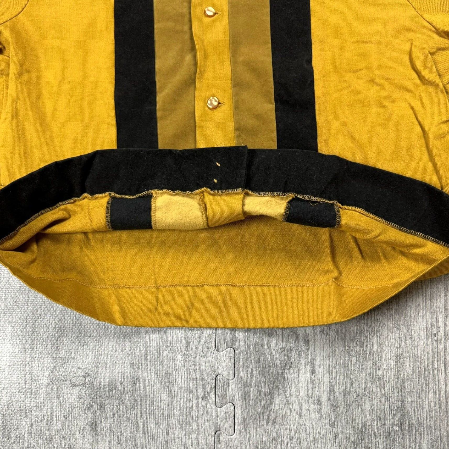 Vintage VINTAGE BROTHERS II 1960s GOLD CAMP COLLAR KNIT CARDIGAN PULLOVER LONG SLEEVE MEN'S SIZE L MOD/GO GO Size US L / EU 52-54 / 3 - 6 Thumbnail