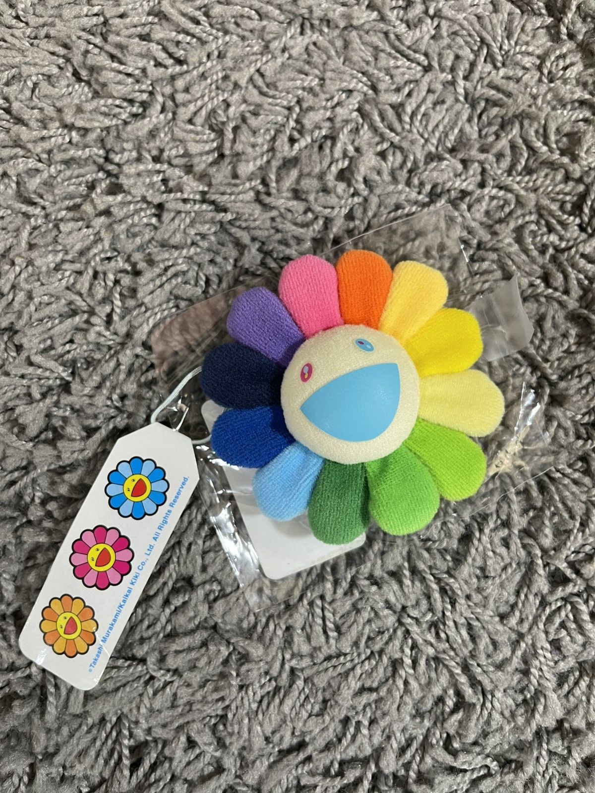 Takashi Murakami 2019 Takashi Murakami Flower Plush Pin Rainbow White Blue Size ONE SIZE - 1 Thumbnail