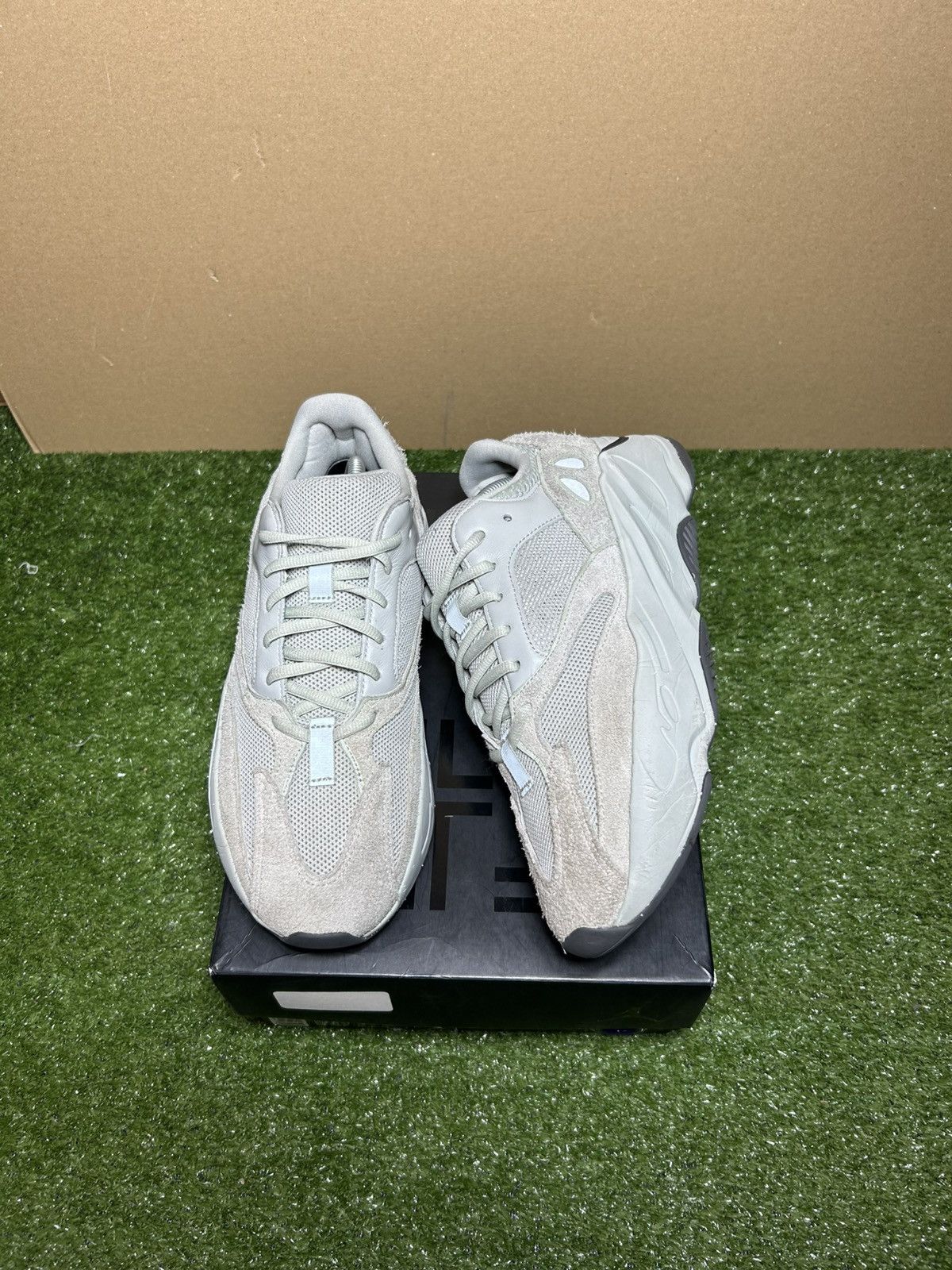 Adidas yeezy boost 700 Salt