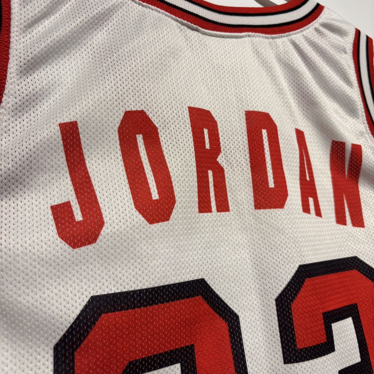 Champion MICHAEL JORDAN CHICAGO BULLS WHITE CHAMPION JERSEY 90s RARE Size US L / EU 52-54 / 3 - 8 Thumbnail