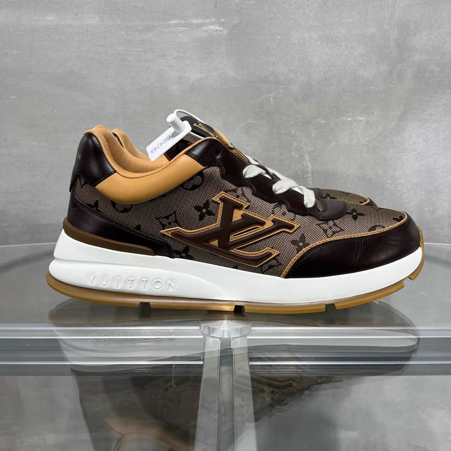 Louis Vuitton LV Classic Monogram Trainers UK8 (EU42) Size US 9 / EU 42 - 4 Thumbnail