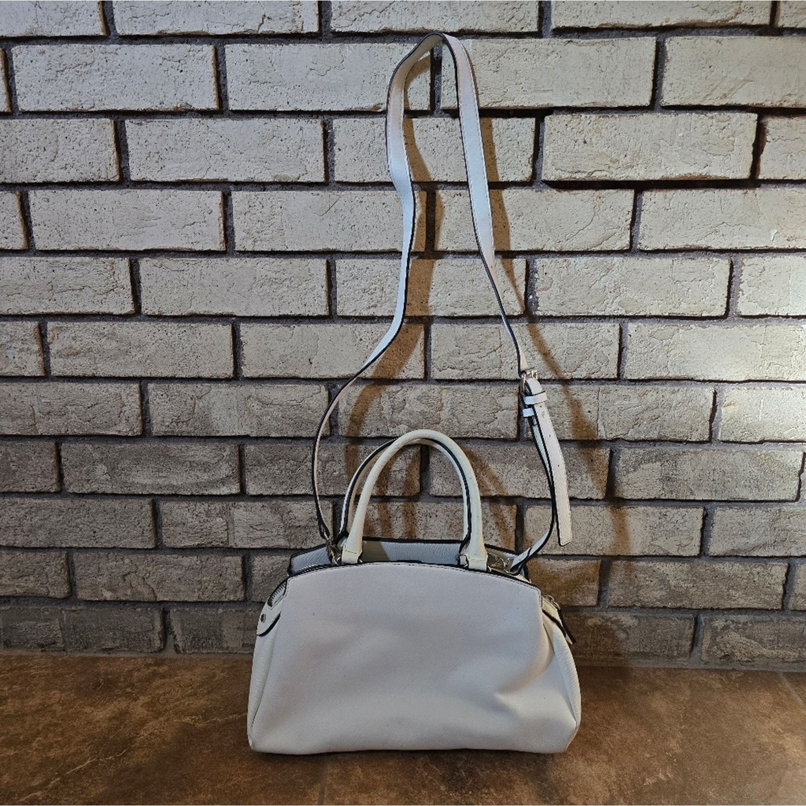 Guess White Black Trim Detailed GUESS Handbag Size ONE SIZE - 2 Thumbnail