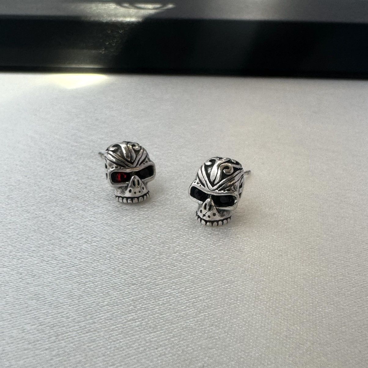 Designer Skull Head Stud Earrings for Men Women Hip Hop Unisex Style Size ONE SIZE - 3 Thumbnail