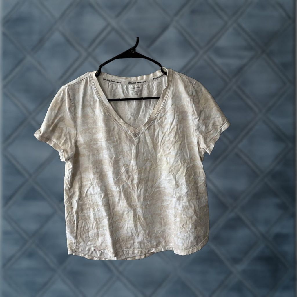 Calvin Klein CALVIN KLEIN Women's Camouflage V-Neck T-Shirt Multicolor L Size 36" / US 14 / IT 50 - 1 Thumbnail