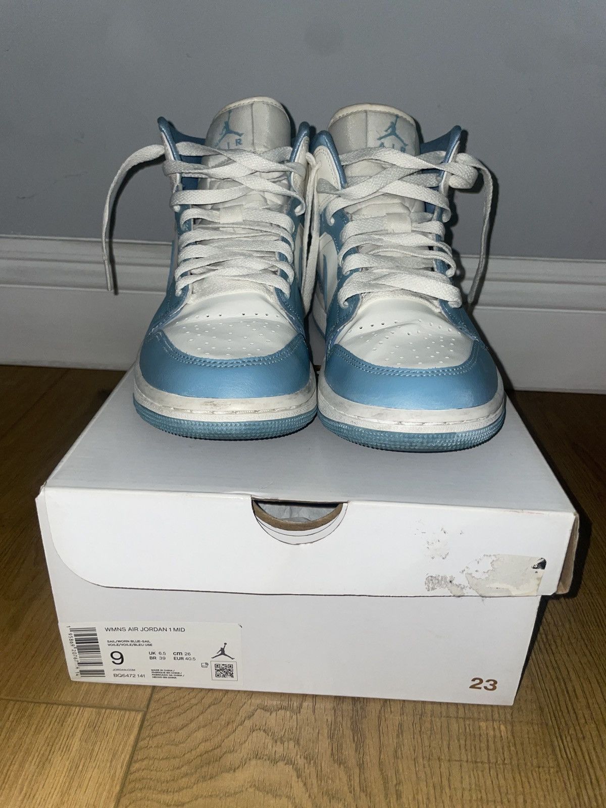 Jordan Brand Air Jordan 1s University Blue Mids Size US 9 / IT 39 - 9 Thumbnail