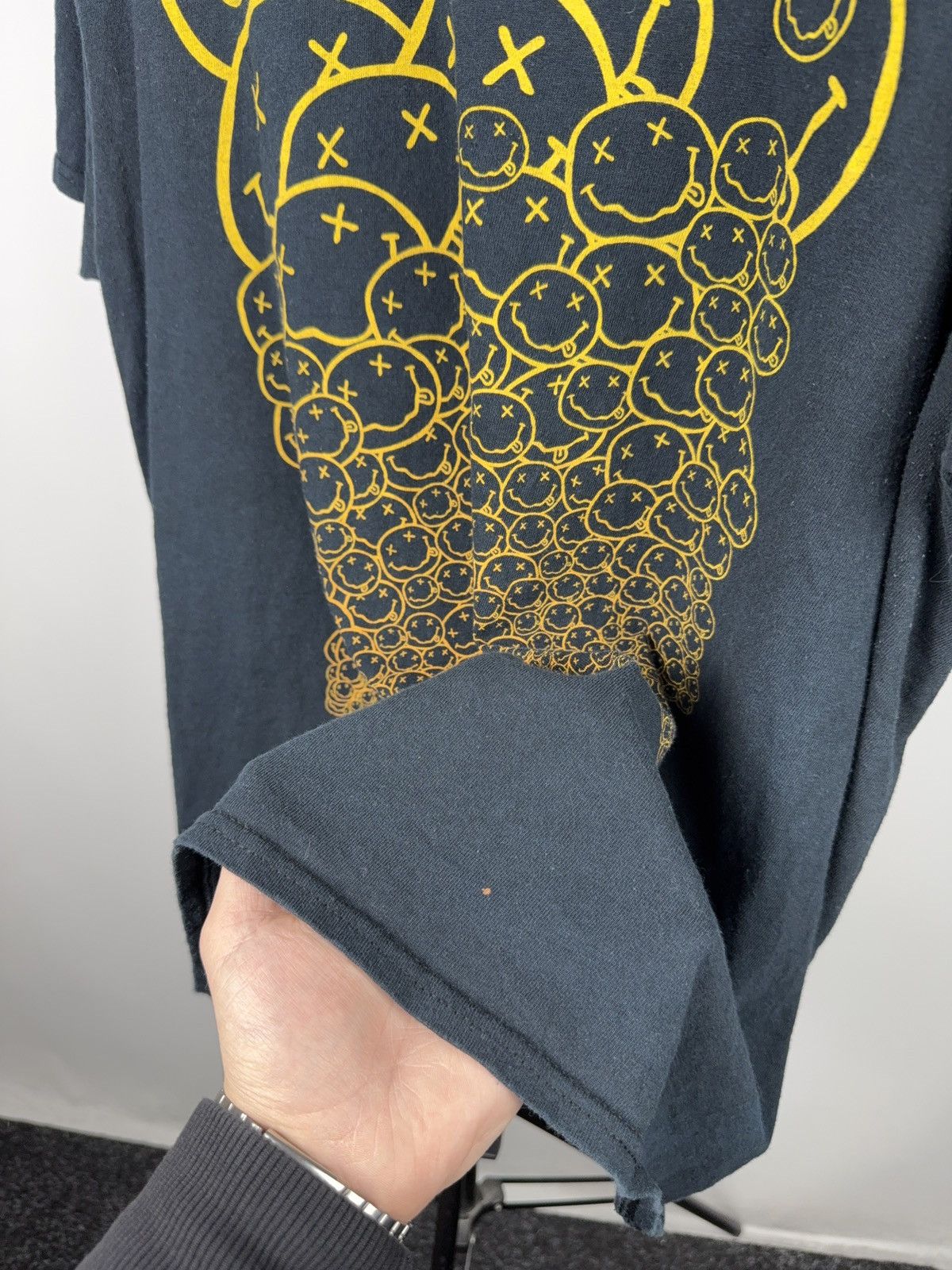 Nirvana 2007❤️‍🔥 Nirvana / Kurt Cobain Band 00s Smiley Face Graphic Tee Size US L / EU 52-54 / 3 - 11 Thumbnail