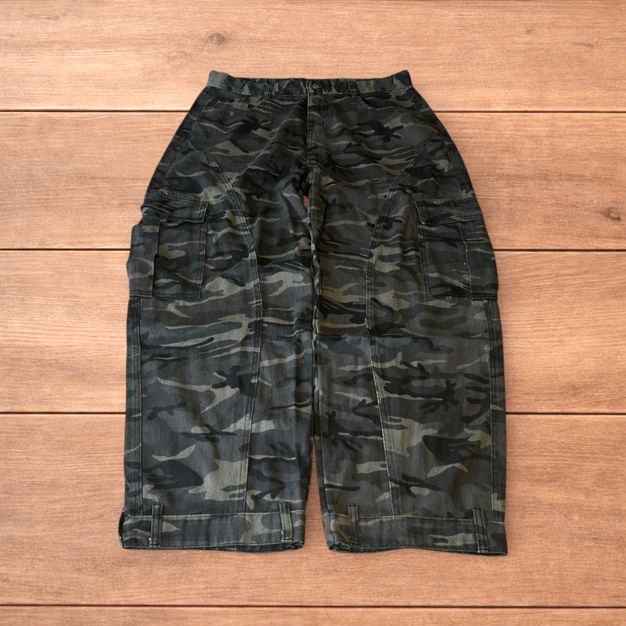 Japanese Brand Super baggy wide leg cargo carpenter trousers in army camo. Size US 36 / EU 52 - 1 Thumbnail
