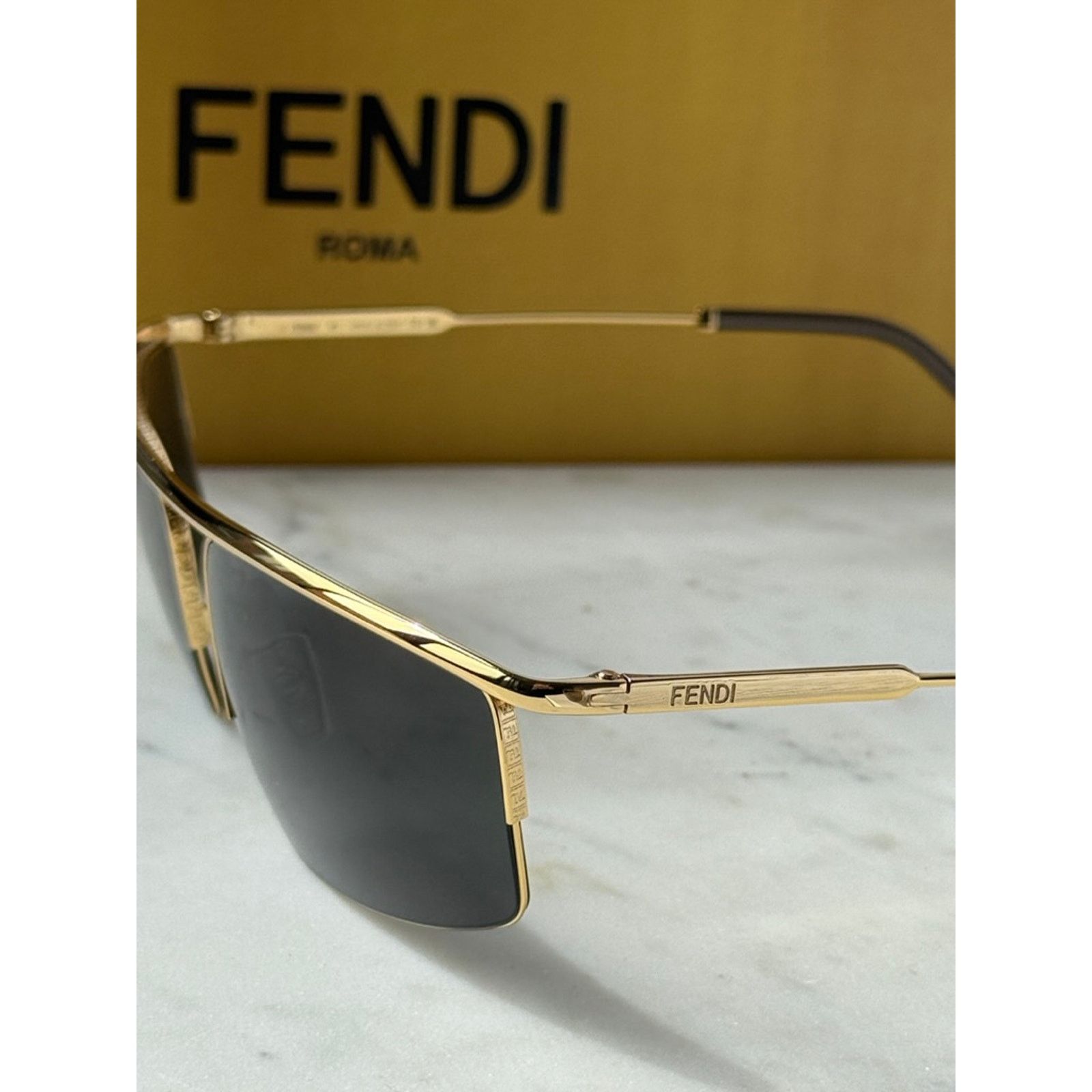 New, FENDI Sunglasses FE40141U 30N Authentic New, FENDI Sunglasses FE40141U 30N Authentic main image 2